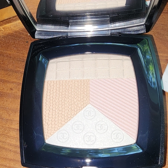 🆕️RARE Limited Edition Chanel Les 4 Impressions De Chanel Highlight Palette NIB - Picture 2 of 4